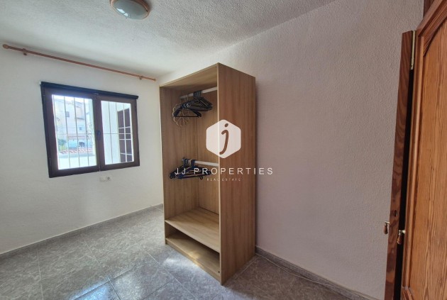 Z drugiej ręki - Szalet -
Torrevieja - Los Balcones