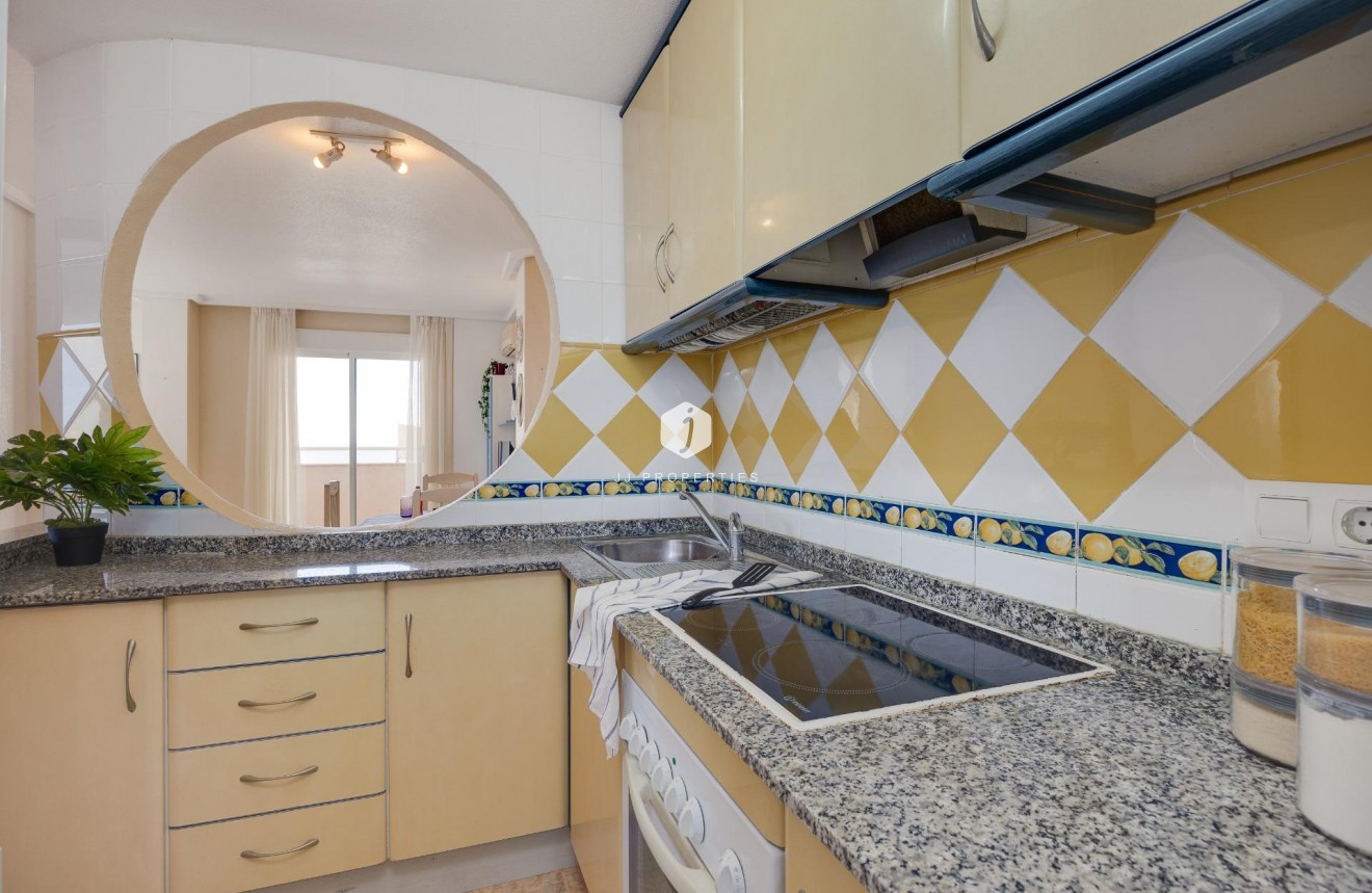 Z drugiej ręki - Mieszkanie w bloku -
Torrevieja - La veleta