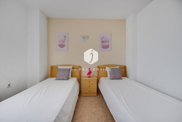 Z drugiej ręki - Mieszkanie w bloku -
Torrevieja - La veleta