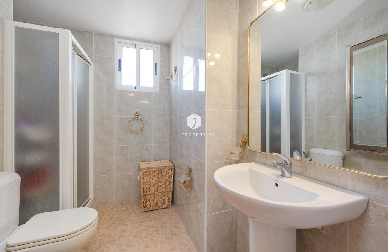 Z drugiej ręki - Mieszkanie w bloku -
Torrevieja - La veleta