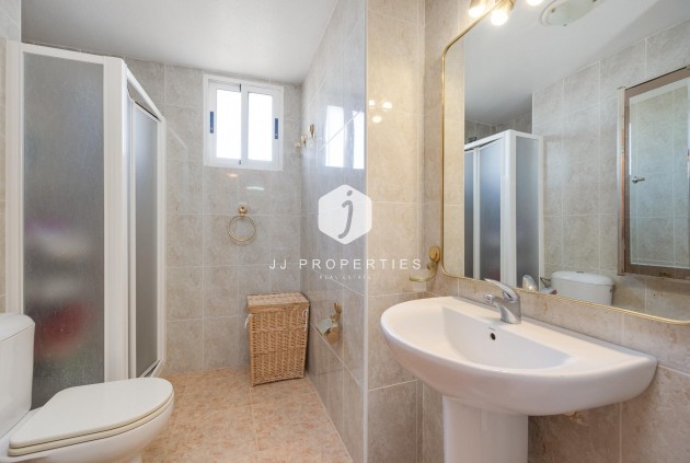 Z drugiej ręki - Mieszkanie w bloku -
Torrevieja - La veleta