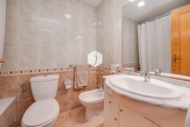 Z drugiej ręki - Mieszkanie w bloku -
Torrevieja - La veleta