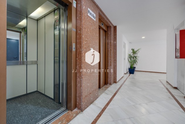 Z drugiej ręki - Mieszkanie w bloku -
Torrevieja - La veleta