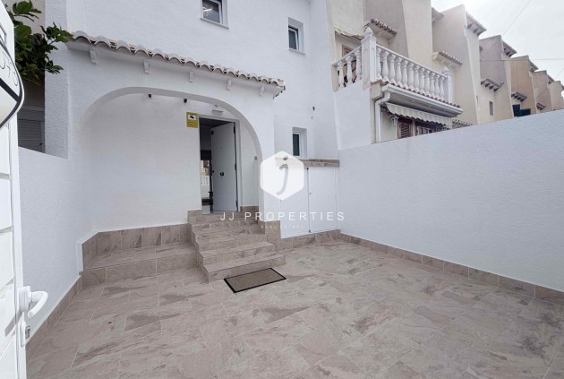 Z drugiej ręki - Szalet -
Torrevieja - Costa Blanca