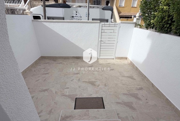 Z drugiej ręki - Szalet -
Torrevieja - Costa Blanca