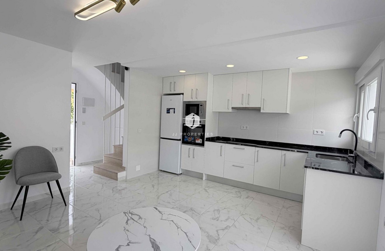 Z drugiej ręki - Szalet -
Torrevieja - Costa Blanca