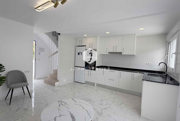 Z drugiej ręki - Szalet -
Torrevieja - Costa Blanca