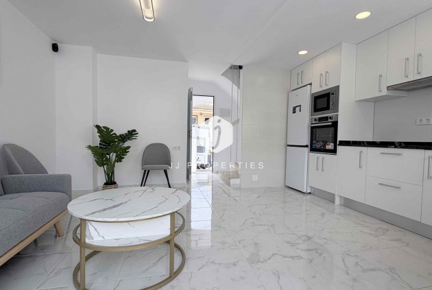 Z drugiej ręki - Szalet -
Torrevieja - Costa Blanca