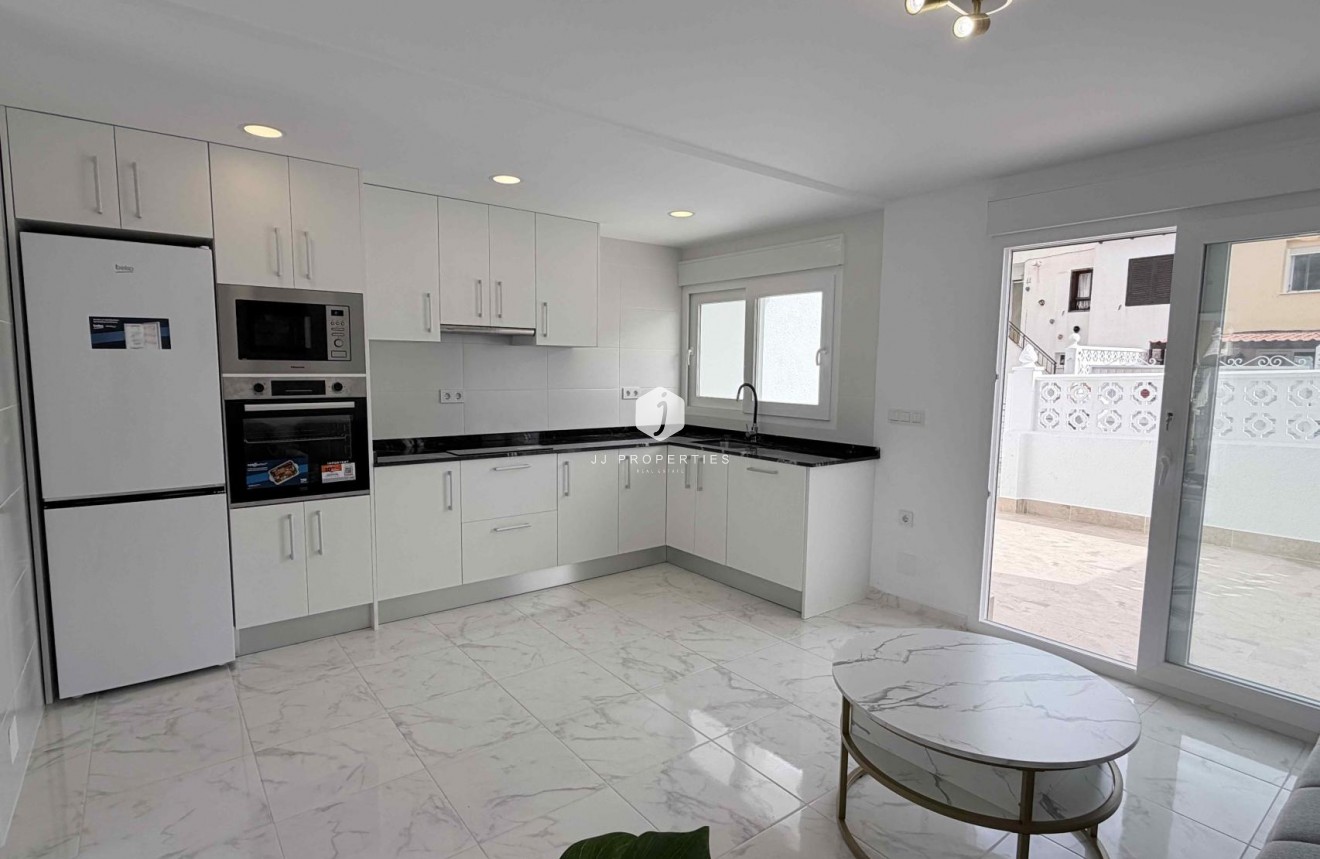 Z drugiej ręki - Szalet -
Torrevieja - Costa Blanca