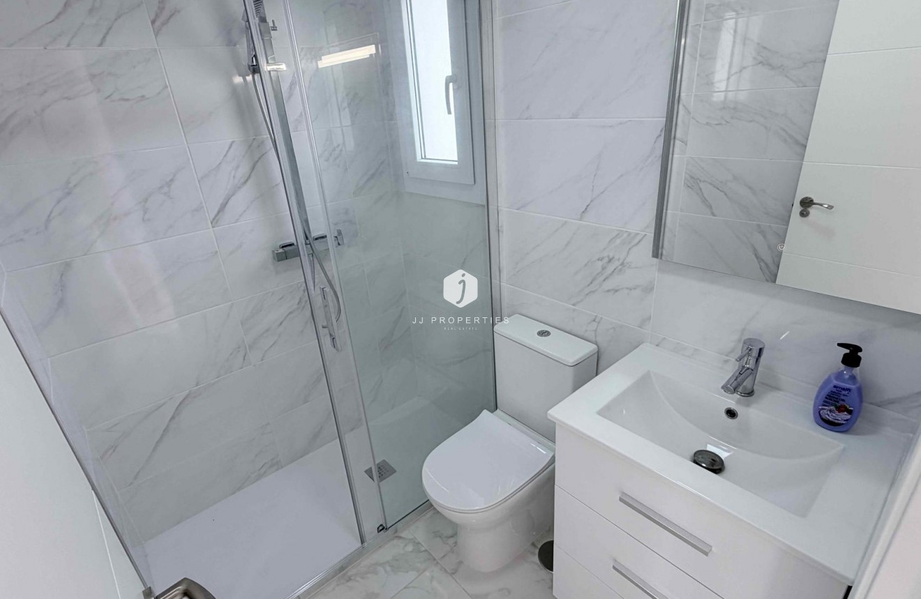 Z drugiej ręki - Szalet -
Torrevieja - Costa Blanca