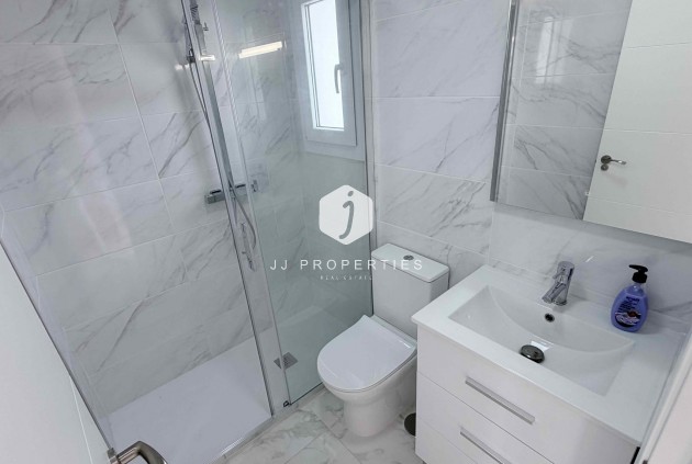 Z drugiej ręki - Szalet -
Torrevieja - Costa Blanca