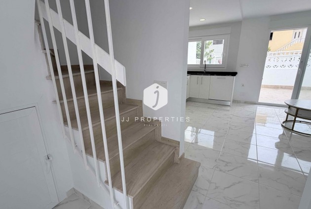 Z drugiej ręki - Szalet -
Torrevieja - Costa Blanca