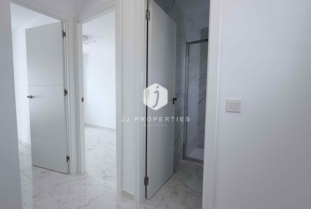 Z drugiej ręki - Szalet -
Torrevieja - Costa Blanca