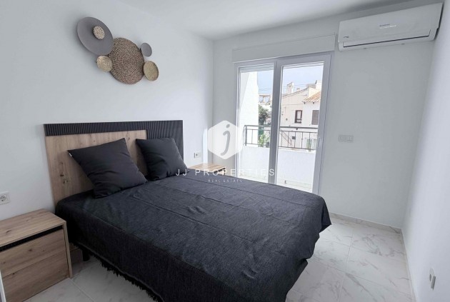 Z drugiej ręki - Szalet -
Torrevieja - Costa Blanca