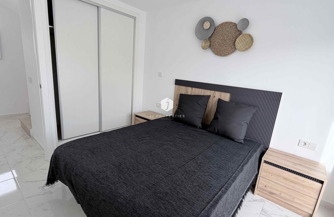 Z drugiej ręki - Szalet -
Torrevieja - Costa Blanca