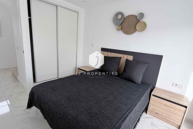 Z drugiej ręki - Szalet -
Torrevieja - Costa Blanca