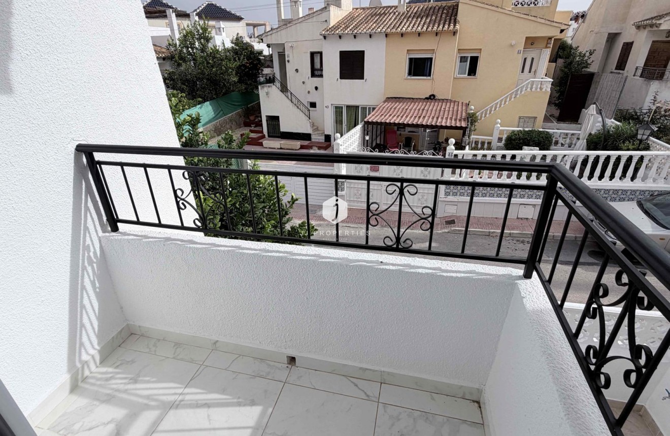 Z drugiej ręki - Szalet -
Torrevieja - Costa Blanca