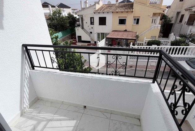 Z drugiej ręki - Szalet -
Torrevieja - Costa Blanca