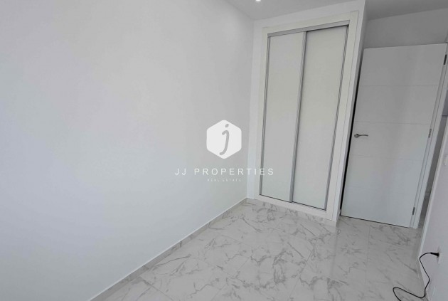 Z drugiej ręki - Szalet -
Torrevieja - Costa Blanca