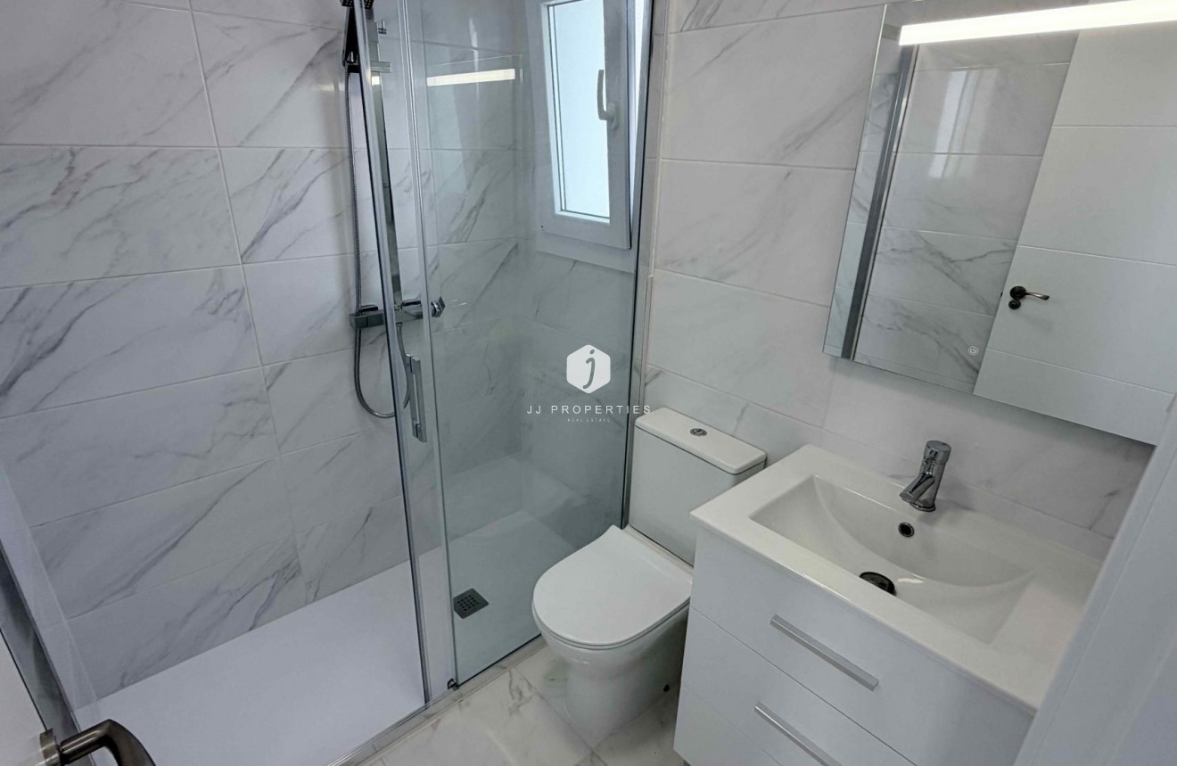 Z drugiej ręki - Szalet -
Torrevieja - Costa Blanca