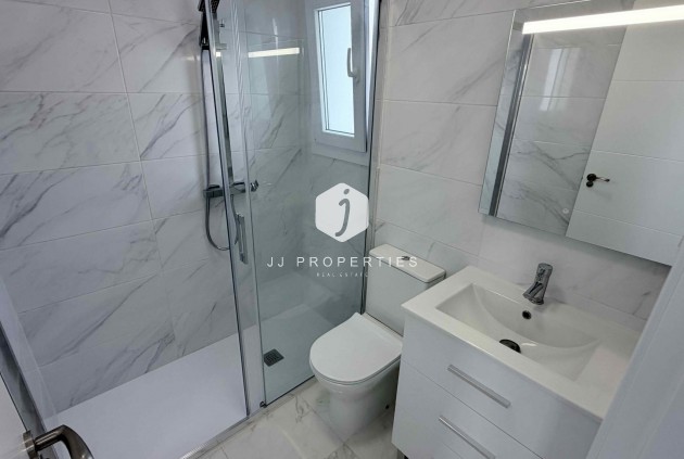 Z drugiej ręki - Szalet -
Torrevieja - Costa Blanca