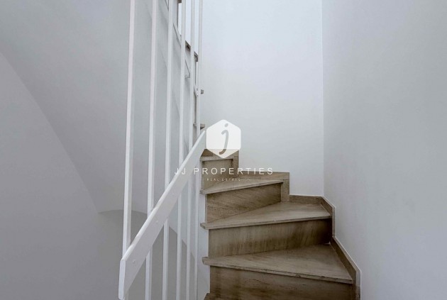 Z drugiej ręki - Szalet -
Torrevieja - Costa Blanca