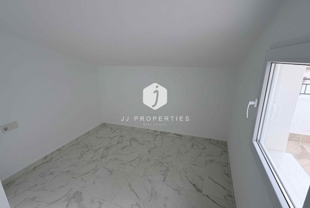 Z drugiej ręki - Szalet -
Torrevieja - Costa Blanca