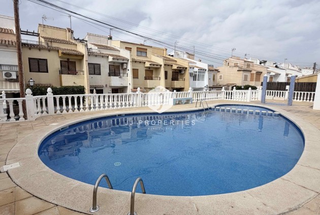 Z drugiej ręki - Szalet -
Torrevieja - Costa Blanca