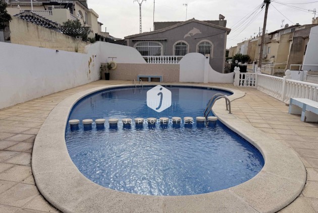 Z drugiej ręki - Szalet -
Torrevieja - Costa Blanca