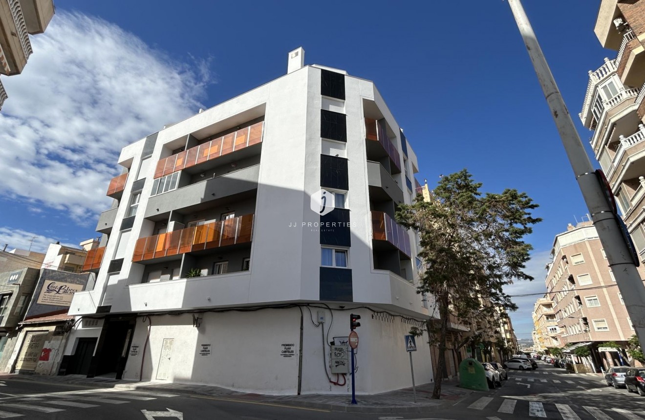 Z drugiej ręki - Mieszkanie w bloku -
Torrevieja - Costa Blanca
