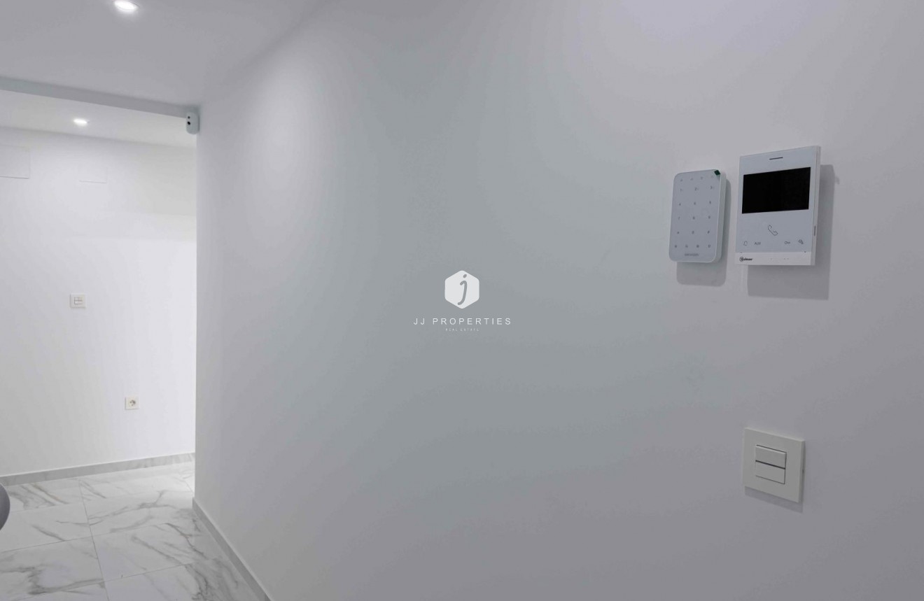 Z drugiej ręki - Mieszkanie w bloku -
Torrevieja - Costa Blanca