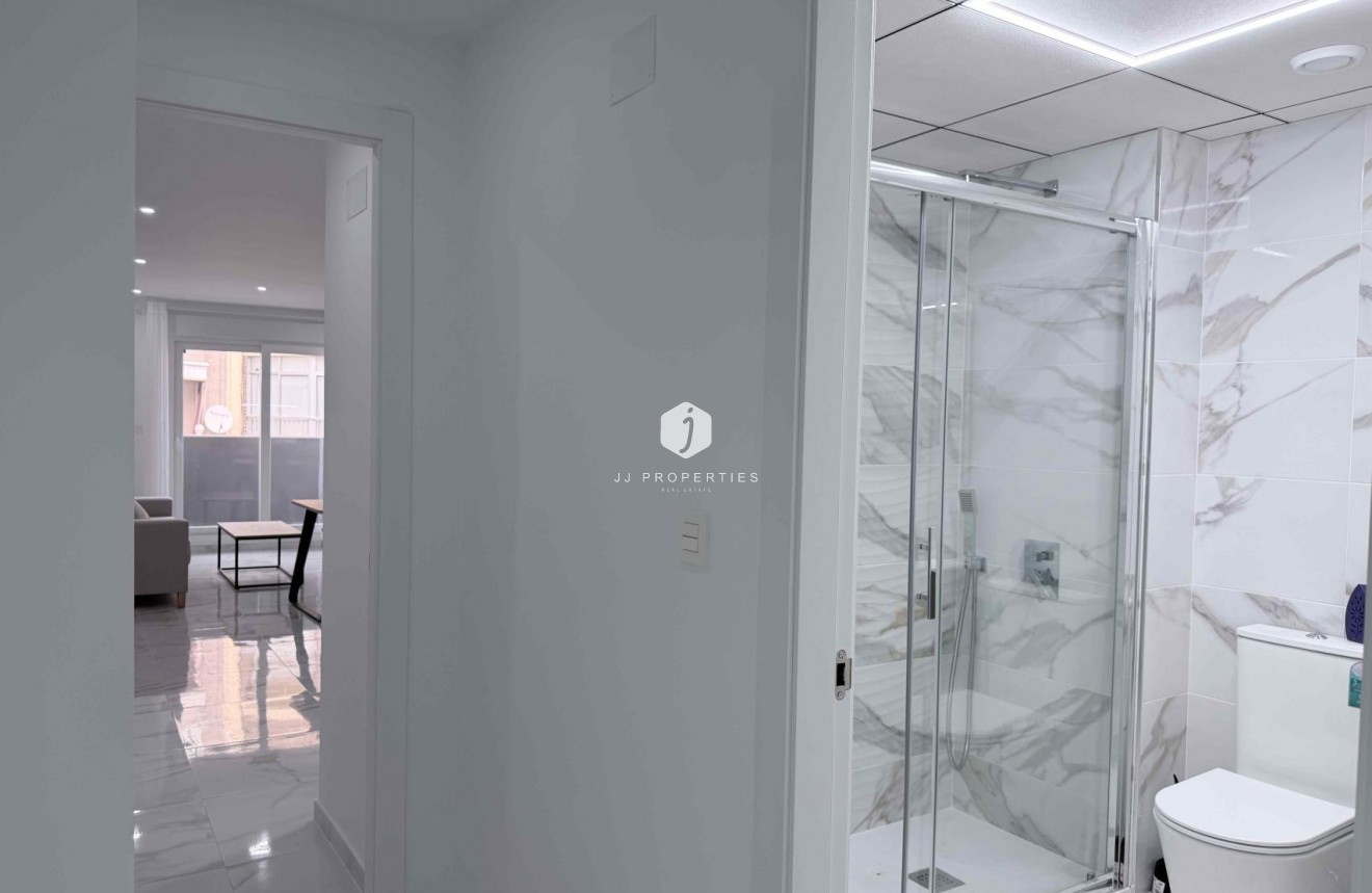 Z drugiej ręki - Mieszkanie w bloku -
Torrevieja - Costa Blanca