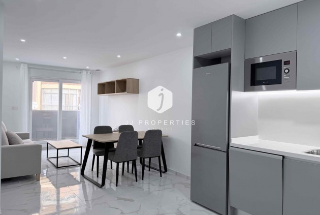 Z drugiej ręki - Mieszkanie w bloku -
Torrevieja - Costa Blanca