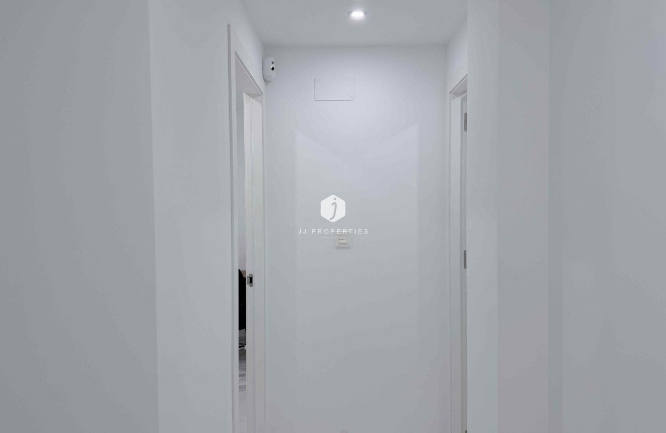 Z drugiej ręki - Mieszkanie w bloku -
Torrevieja - Costa Blanca