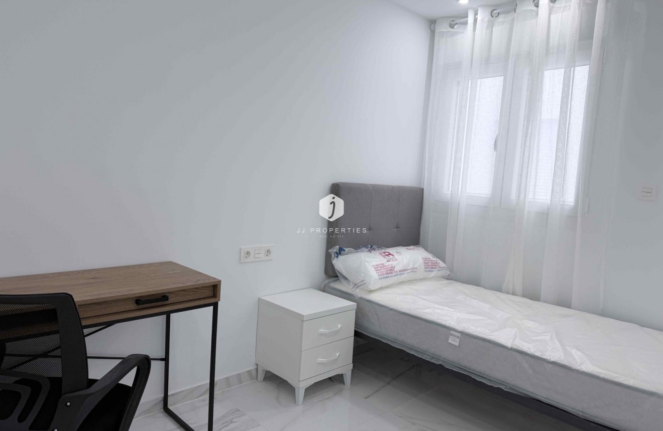 Z drugiej ręki - Mieszkanie w bloku -
Torrevieja - Costa Blanca