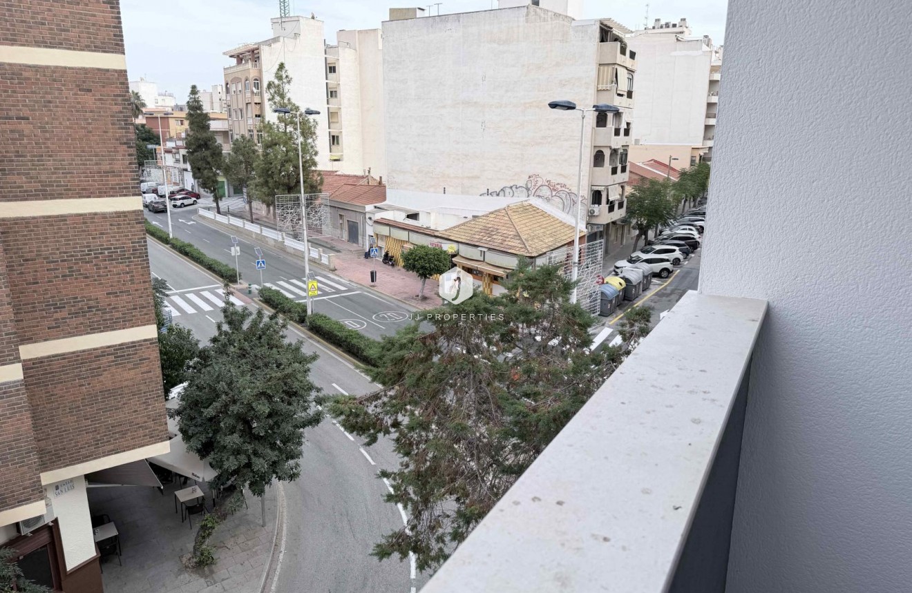 Z drugiej ręki - Mieszkanie w bloku -
Torrevieja - Costa Blanca