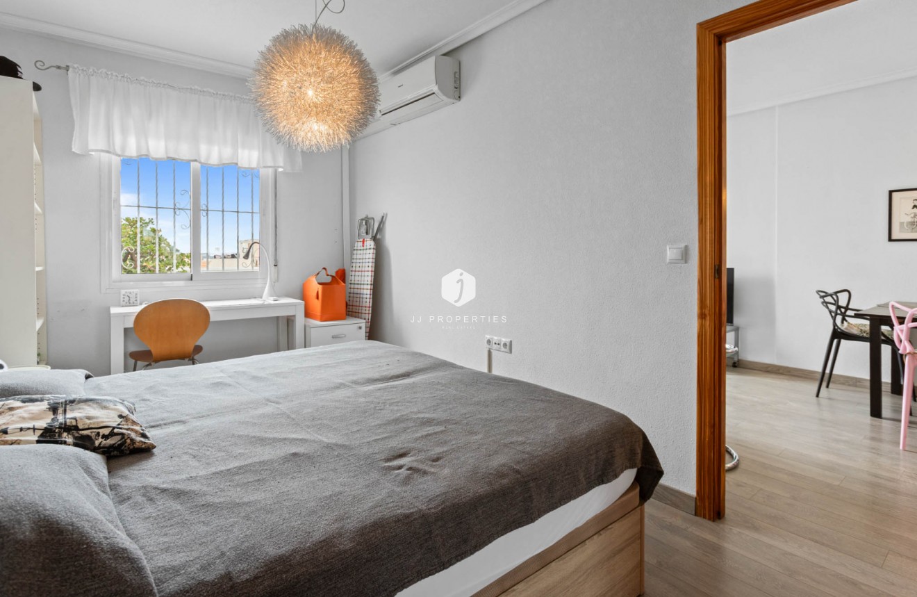 Z drugiej ręki - Mieszkanie w bloku -
Torrevieja - Costa Blanca