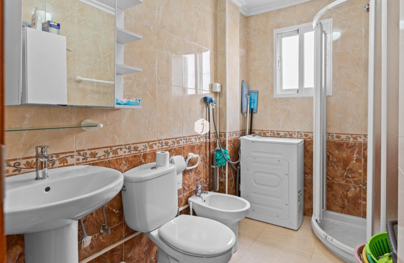 Z drugiej ręki - Mieszkanie w bloku -
Torrevieja - Costa Blanca