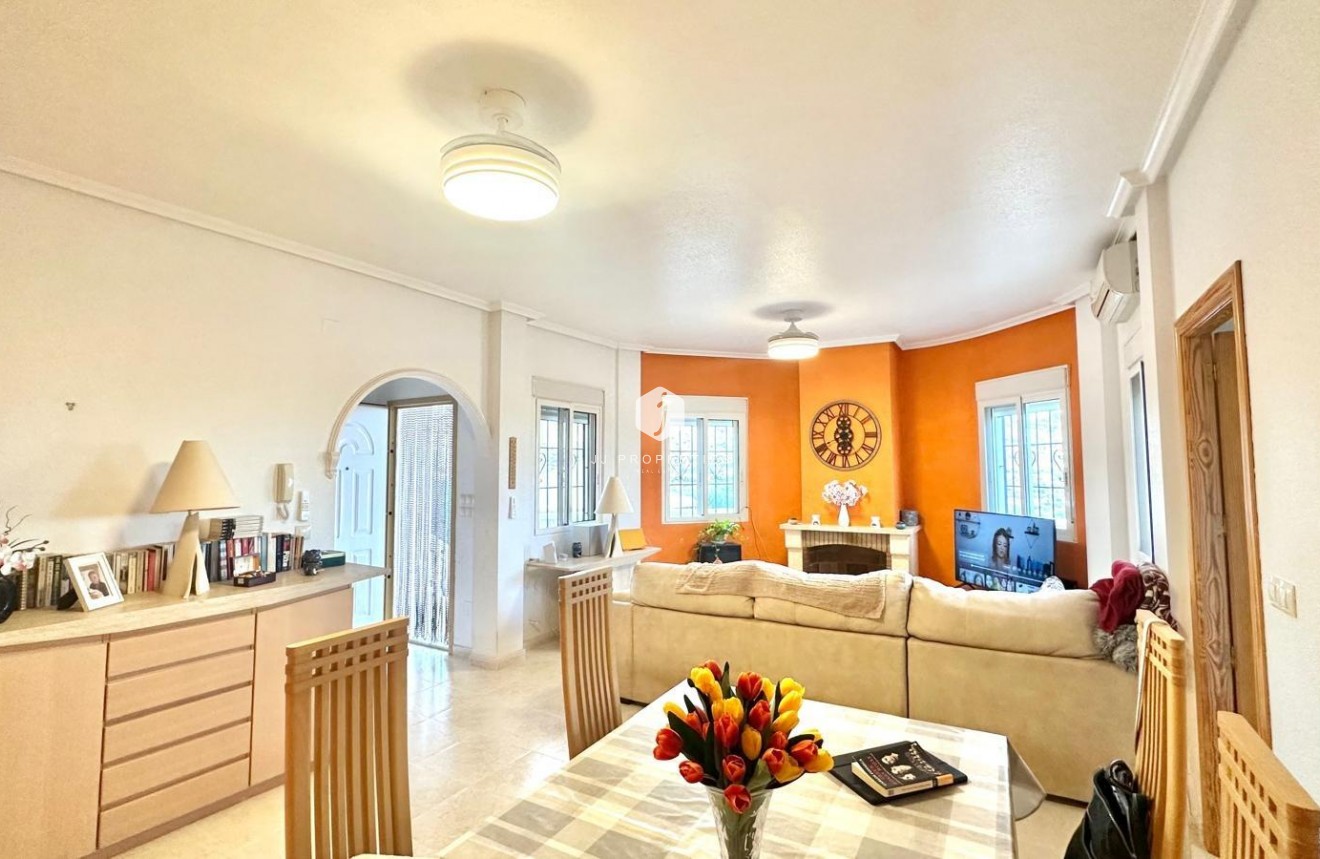 Z drugiej ręki - Villa -
Bigastro - Comunidad Valenciana