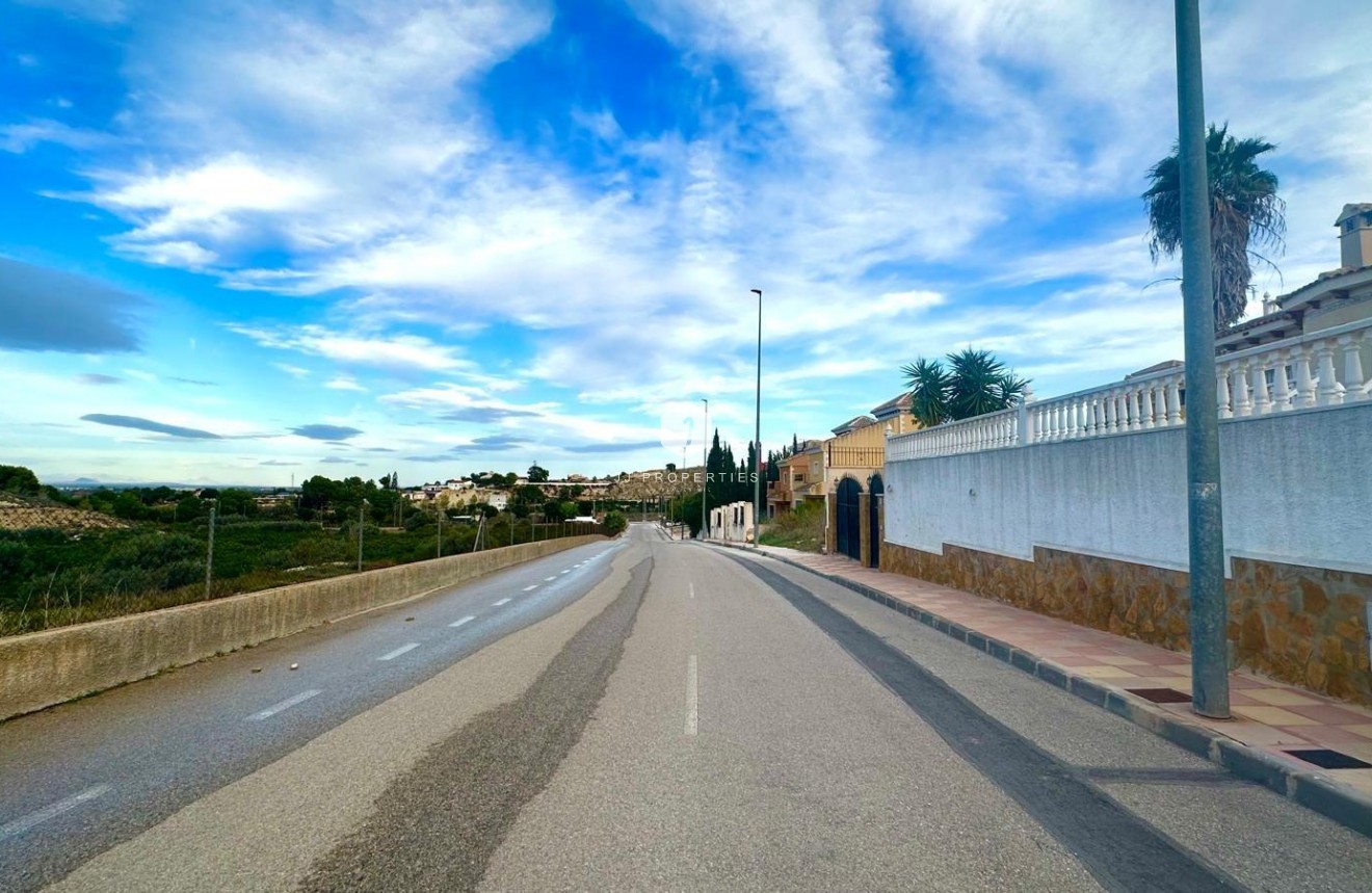 Z drugiej ręki - Villa -
Bigastro - Comunidad Valenciana