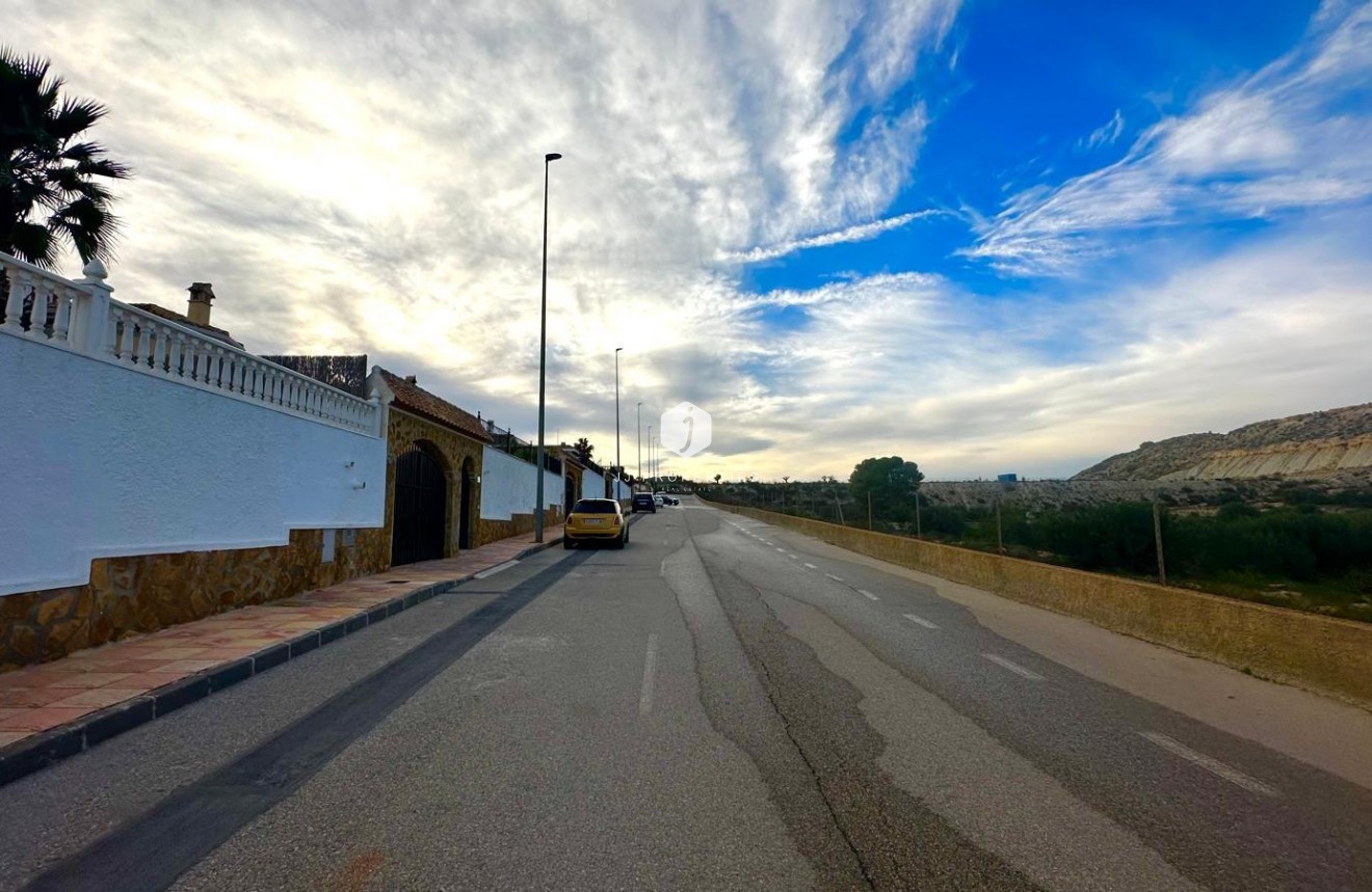 Z drugiej ręki - Villa -
Bigastro - Comunidad Valenciana