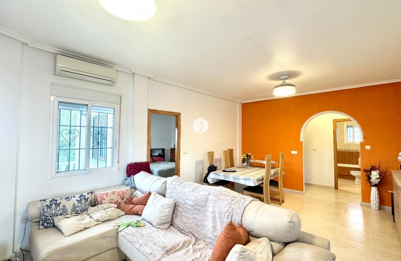 Z drugiej ręki - Villa -
Bigastro - Comunidad Valenciana