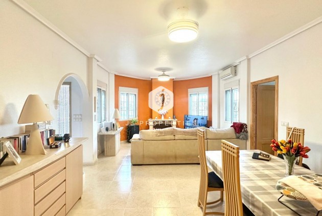 Z drugiej ręki - Villa -
Bigastro - Comunidad Valenciana