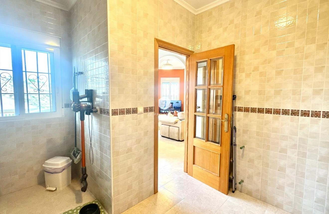 Z drugiej ręki - Villa -
Bigastro - Comunidad Valenciana