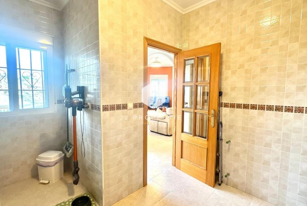 Z drugiej ręki - Villa -
Bigastro - Comunidad Valenciana