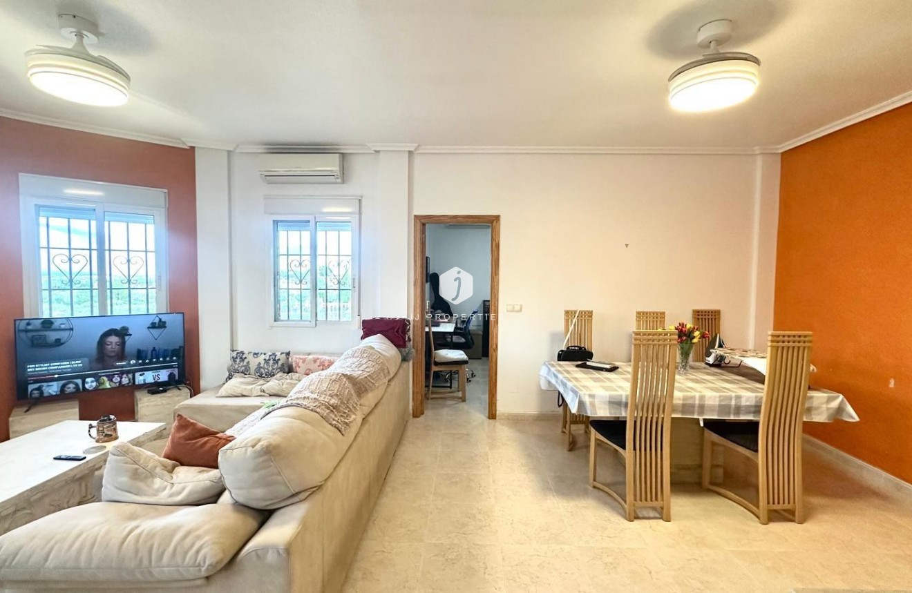 Z drugiej ręki - Villa -
Bigastro - Comunidad Valenciana