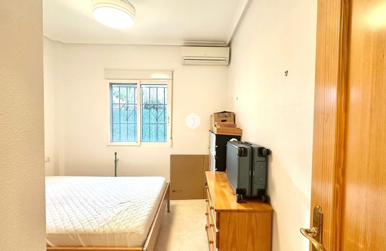 Z drugiej ręki - Villa -
Bigastro - Comunidad Valenciana