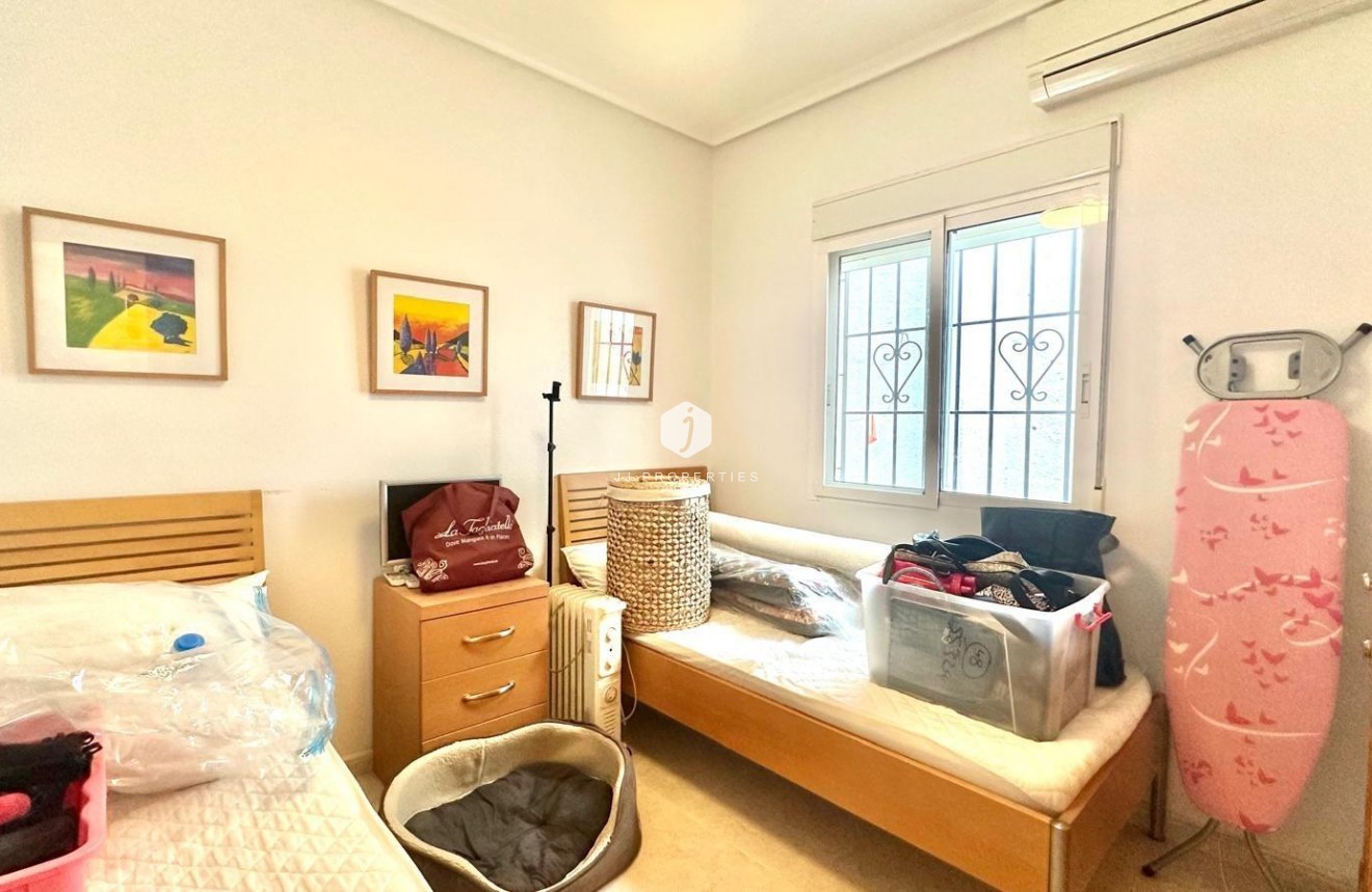 Z drugiej ręki - Villa -
Bigastro - Comunidad Valenciana