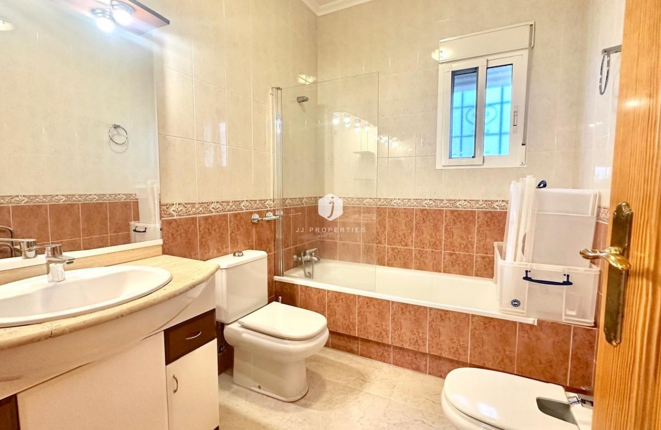 Z drugiej ręki - Villa -
Bigastro - Comunidad Valenciana