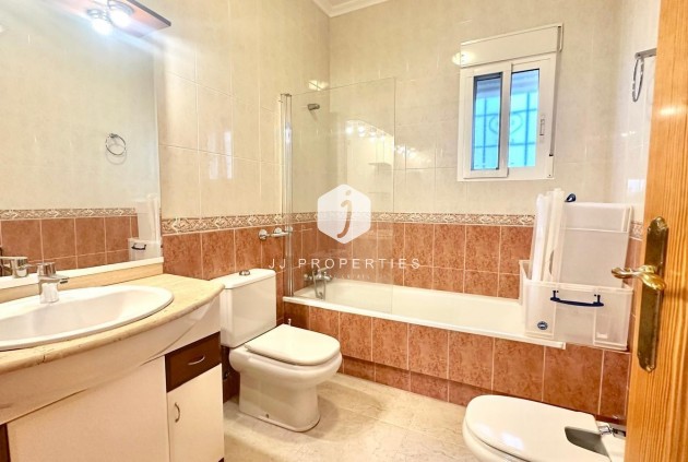 Z drugiej ręki - Villa -
Bigastro - Comunidad Valenciana